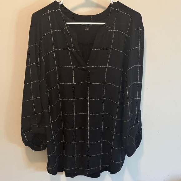 Elegant Black Grid Women's Blouse - Picture 1 of 4